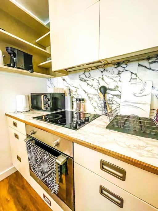 Apartament Central + Gym + Pool + Parking Londra