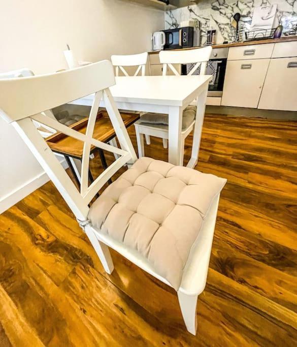 Apartament Central + Gym + Pool + Parking